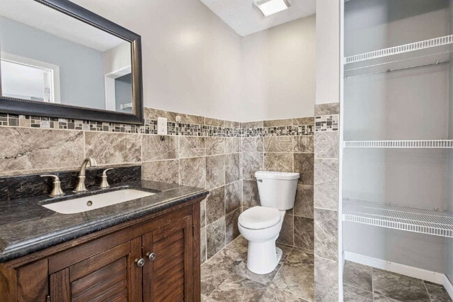 Building Photo - 60 Vicksburg Ln