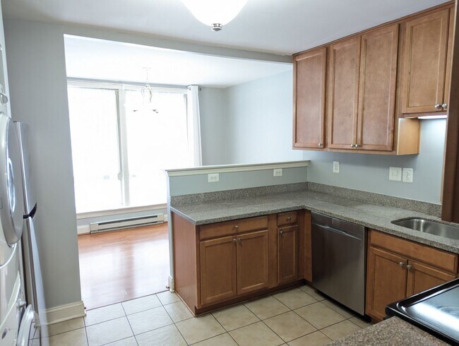 Building Photo - Two bedroom first floor condo in Jefferson...