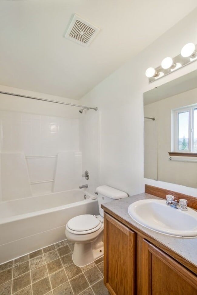 Building Photo - 3bd/2ba Marysville House