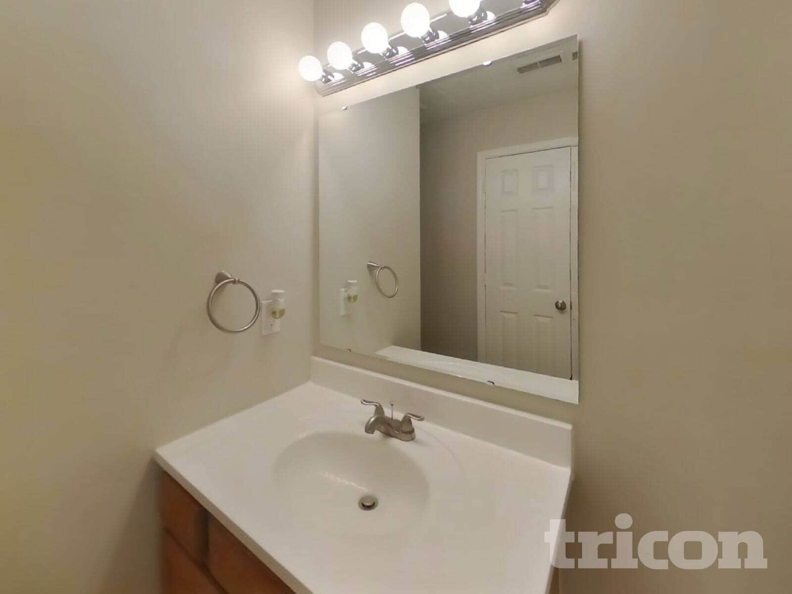 Building Photo - 604 Mountain Pine Dr