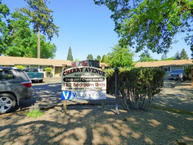 Building Photo - Rent Special: 1/2 Off May's Rent!! 2-bedroom Single Level Apartment