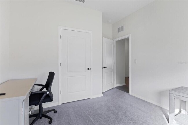 Building Photo - 5733 Silver Palm Blvd