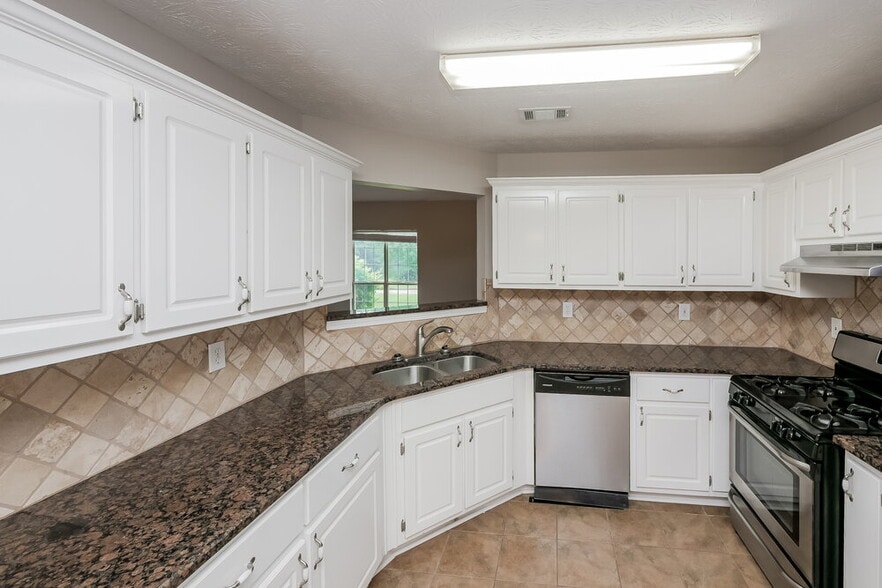 Building Photo - 101 Floresta Dr