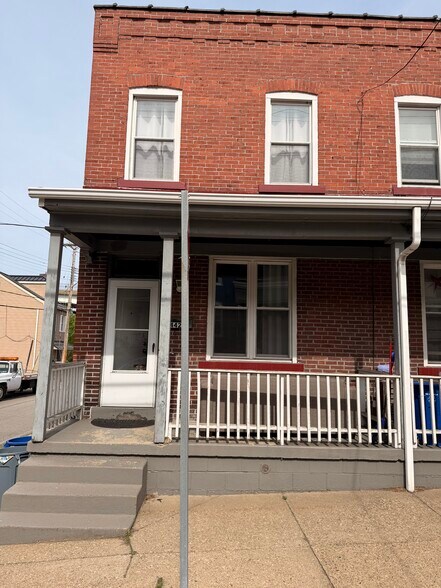 Building Photo - 440 Ella St