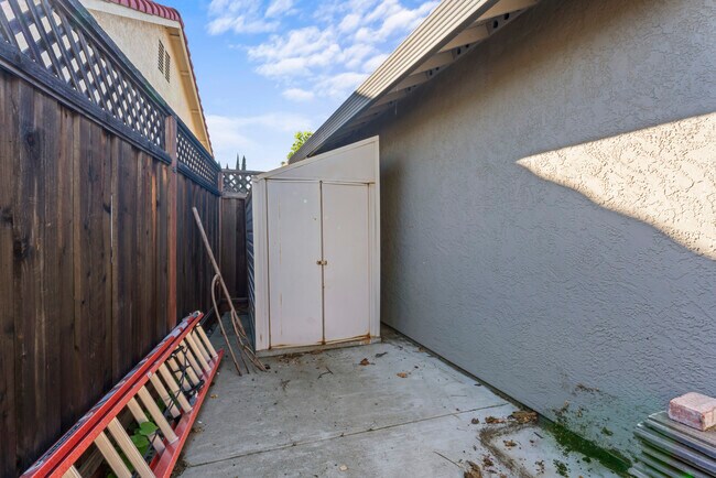 Building Photo - 2126 Sunhaven Ct