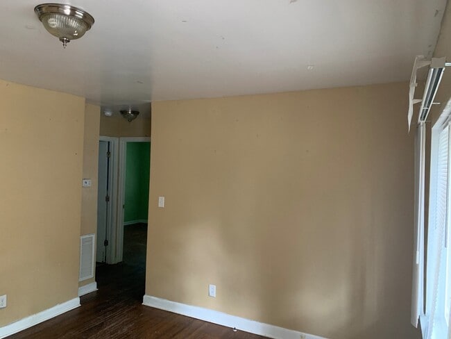 Building Photo - Move-in ready 1 Story Duplex located in th...