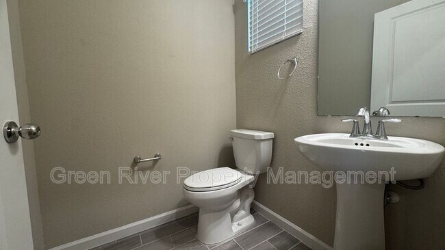 Building Photo - 10361 Benson Lake Dr