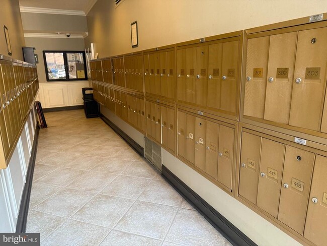 Building Photo - 10570 Main St