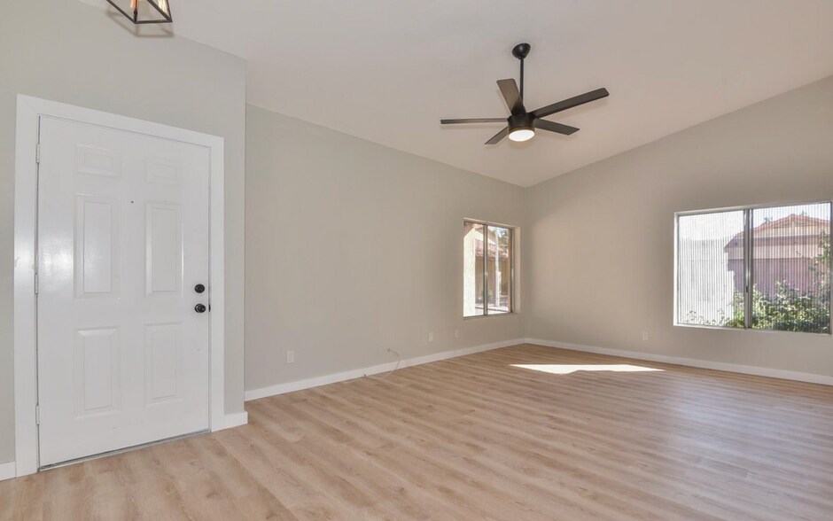 Building Photo - 14837 N 25th Dr