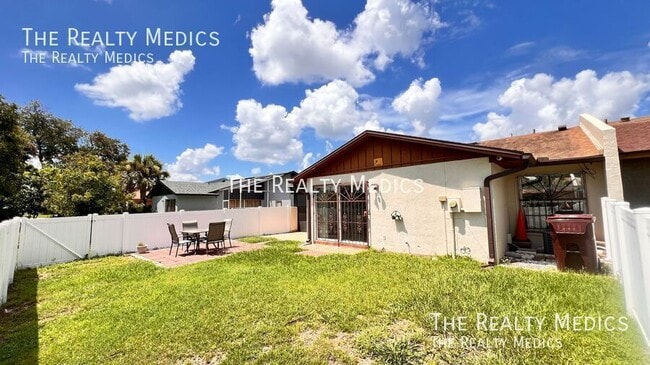 Building Photo - 999 Mancha Real Dr