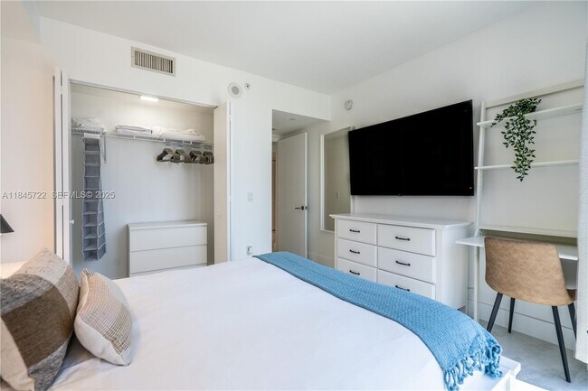 Building Photo - 31 SE 6th St