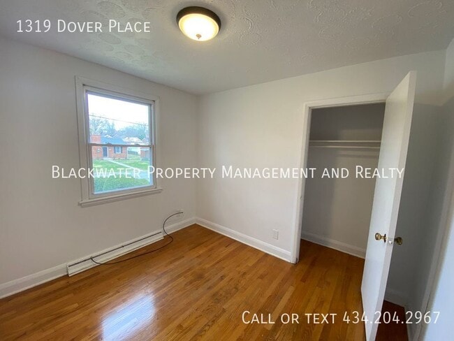 Building Photo - 1319 Dover Pl