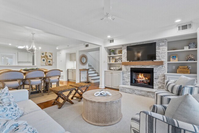 Building Photo - Oak Cove Condo