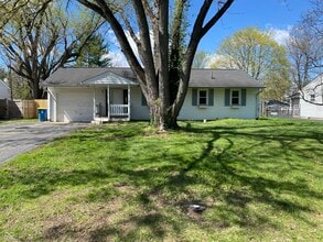 Building Photo - 1036 E Auman Dr