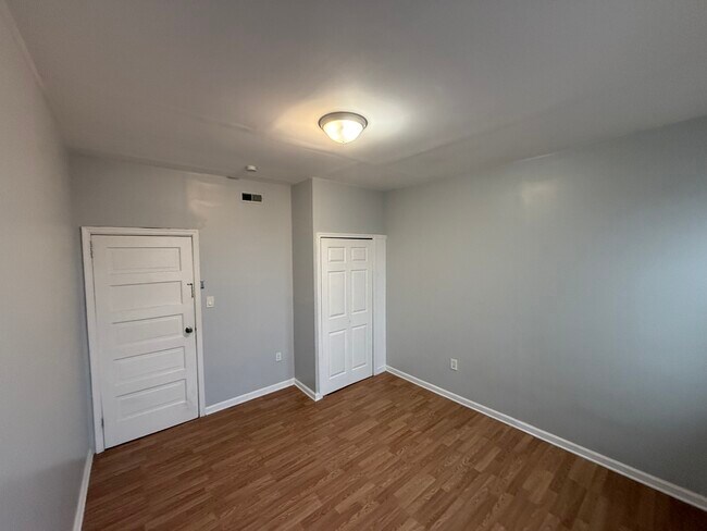 Building Photo - 423 Scott St