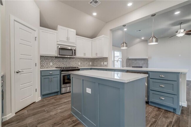 Building Photo - 6601 NW 150th Terrace