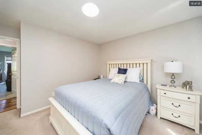 Building Photo - Desirable Clive Home with Easy Metro Access