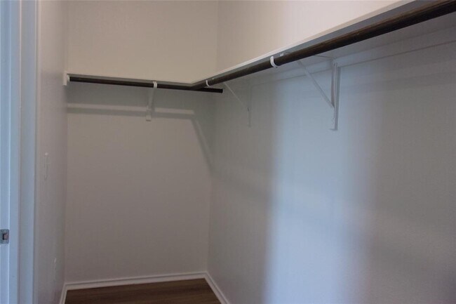Building Photo - 2725 Louris Ln