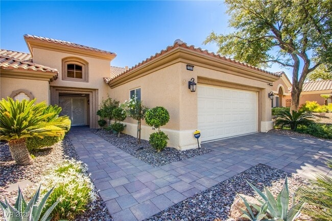 Building Photo - 2660 Crown Ridge Dr