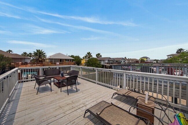 Building Photo - 16618 Bermuda Way