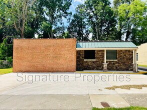 Building Photo - 1821 Seymour Dr