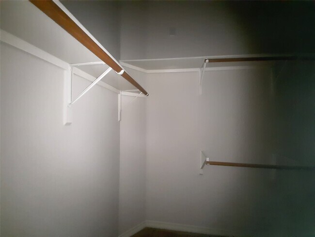 Building Photo - 12755 Mill Ridge Dr