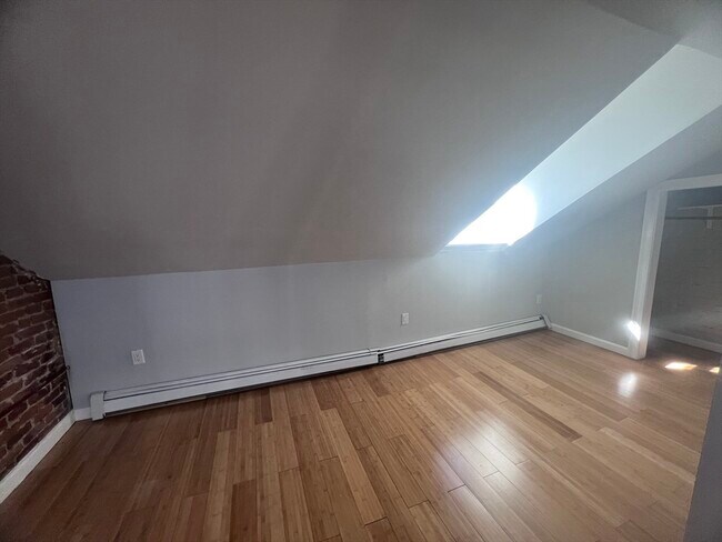 Building Photo - 315 Meridian St