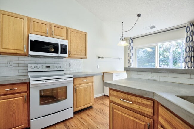 Building Photo - COMING SOON! Beautiful 3BR/2BA Home with Bonus Room in Sought-After Arbor Creek, Charlotte