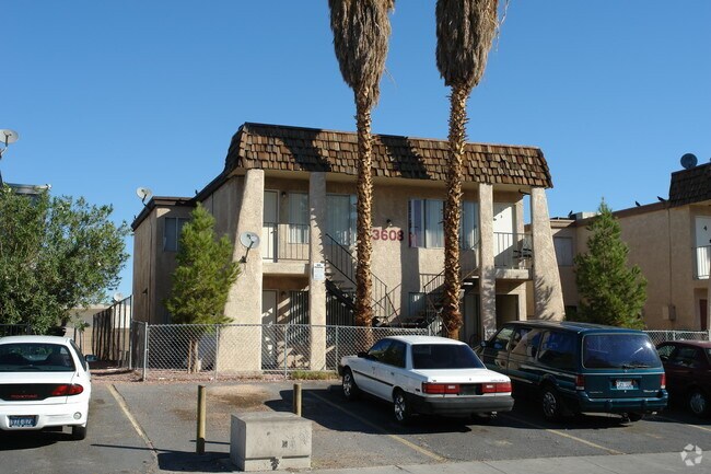 Building Photo - 3608 Thomas Ave