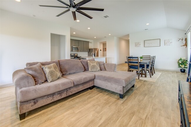 Building Photo - 403 Rain Water Ln