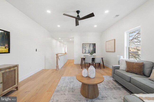 Building Photo - 705 Preston Ave