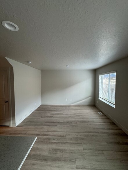 Building Photo - 4023 S Woodland Ave