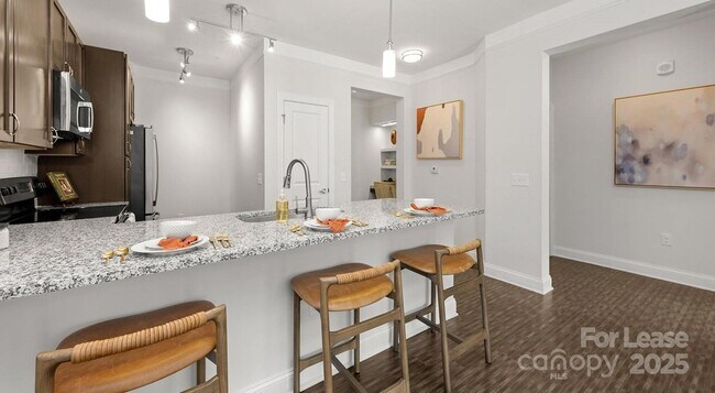 Building Photo - 10624 Parrish St