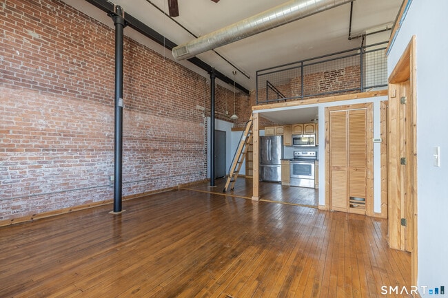 Building Photo - 325 Myrtle Ave