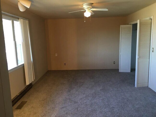 Building Photo - 1117 E Ridgeway Dr