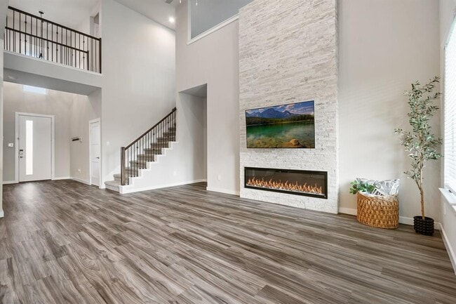 Building Photo - 14261 Lake Lodge Dr