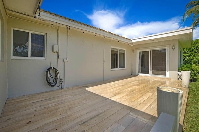 Building Photo - 2445 SE 7th St