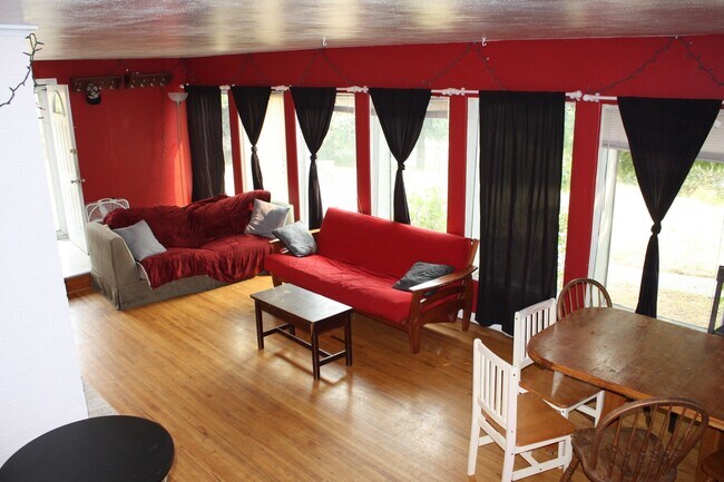 Building Photo - Single Family Home