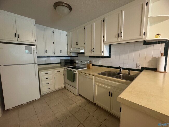 Building Photo - 2132 Belle Grove Dr SW