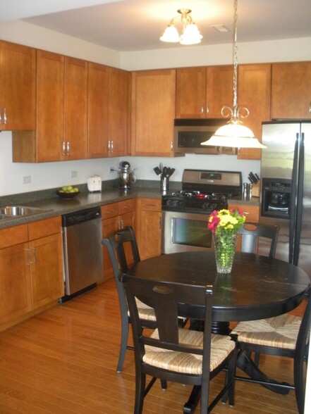 Building Photo - 2210 Flagstone Ln