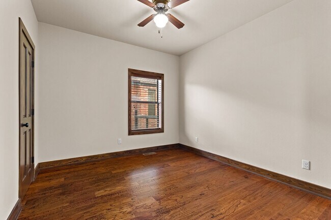 Building Photo - Prime Fayetteville Location with Easy Access to Amenities!
