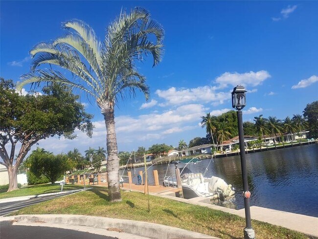 Building Photo - 110 Cypress Club Dr