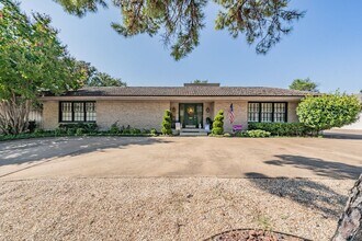 Building Photo - Coming Soon! Spacious 3 Bed, 2 Bath Duplex in the Heart of Overton West