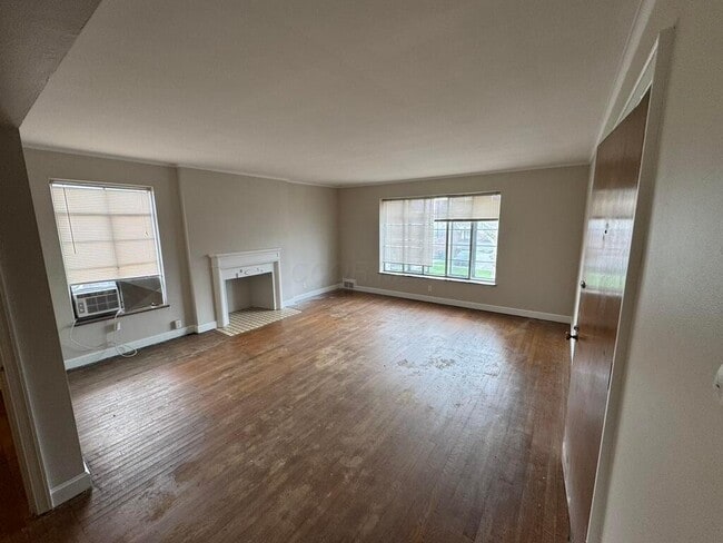 Building Photo - 18 N Huron Ave