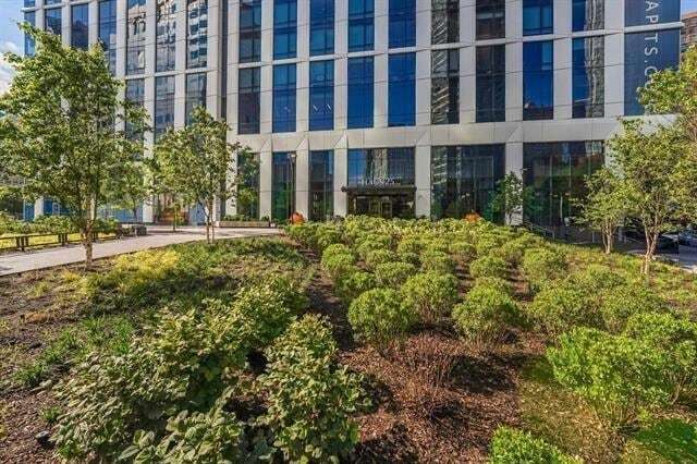 Building Photo - 25 Christopher Columbus Dr