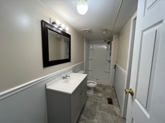 Building Photo - 3 Bedrooms, 2 Bathrooms - Mobile Home in West Rome!