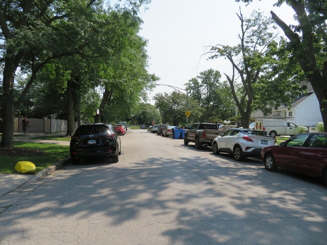 Building Photo - 2317 N Neva Ave