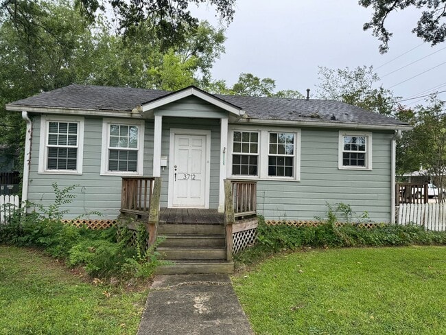Building Photo - 3712 Hyacinth Ave