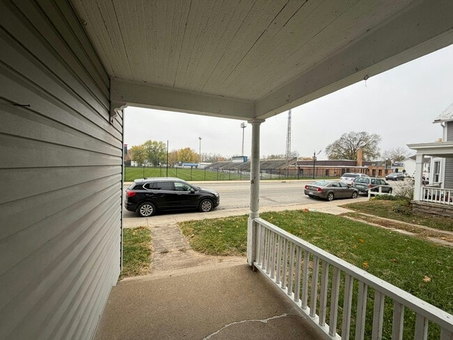 Building Photo - 418 E Ash St