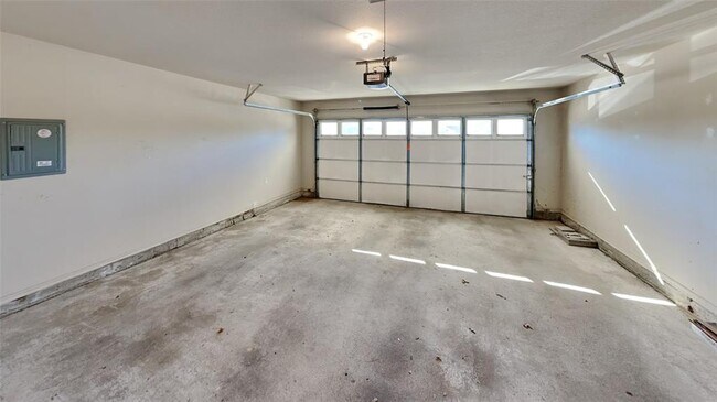 Building Photo - 21886 Pioneer Cir